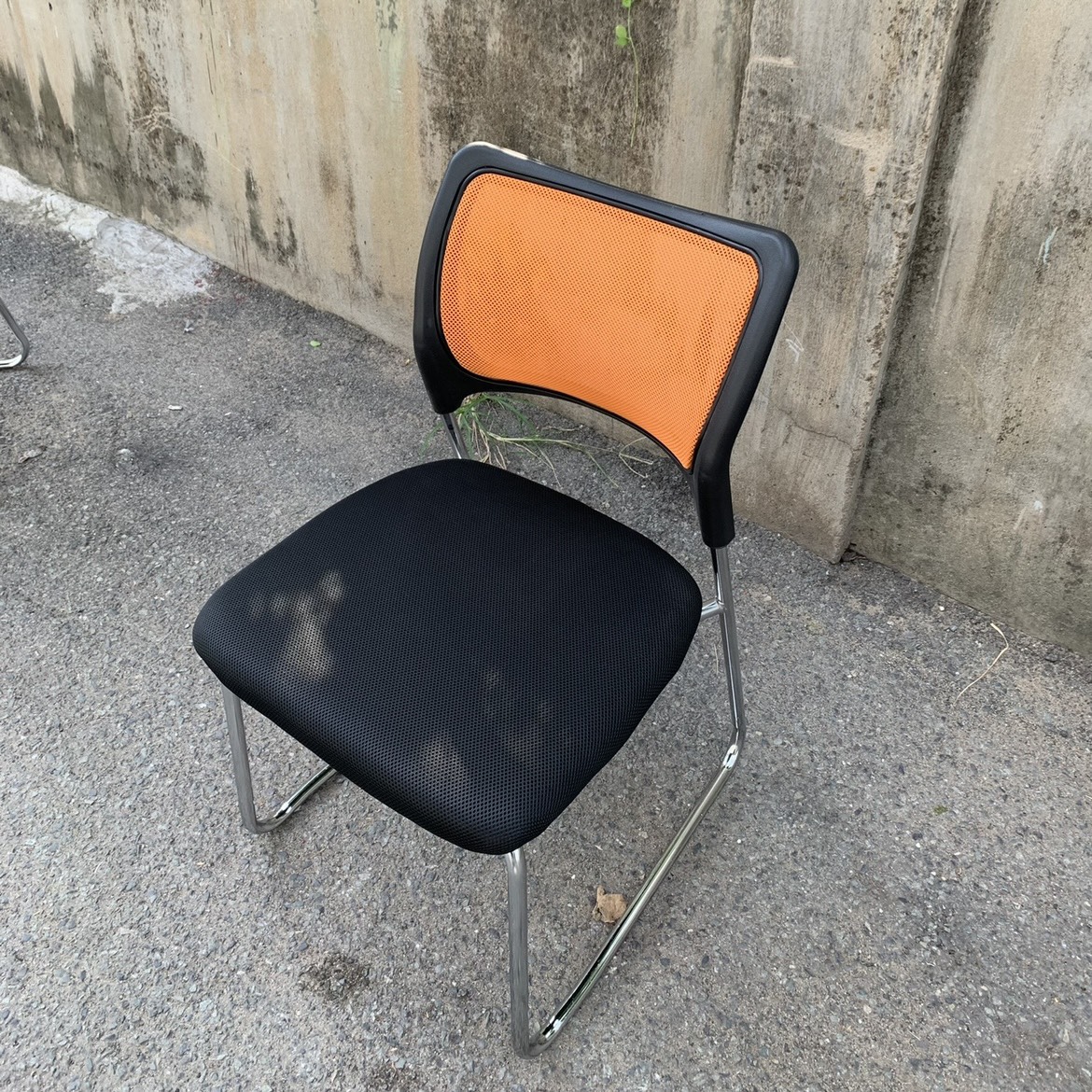 ghe-quy-van-phong2010 Ghế Chân Quỳ Lưới Không Tay Màu Cam