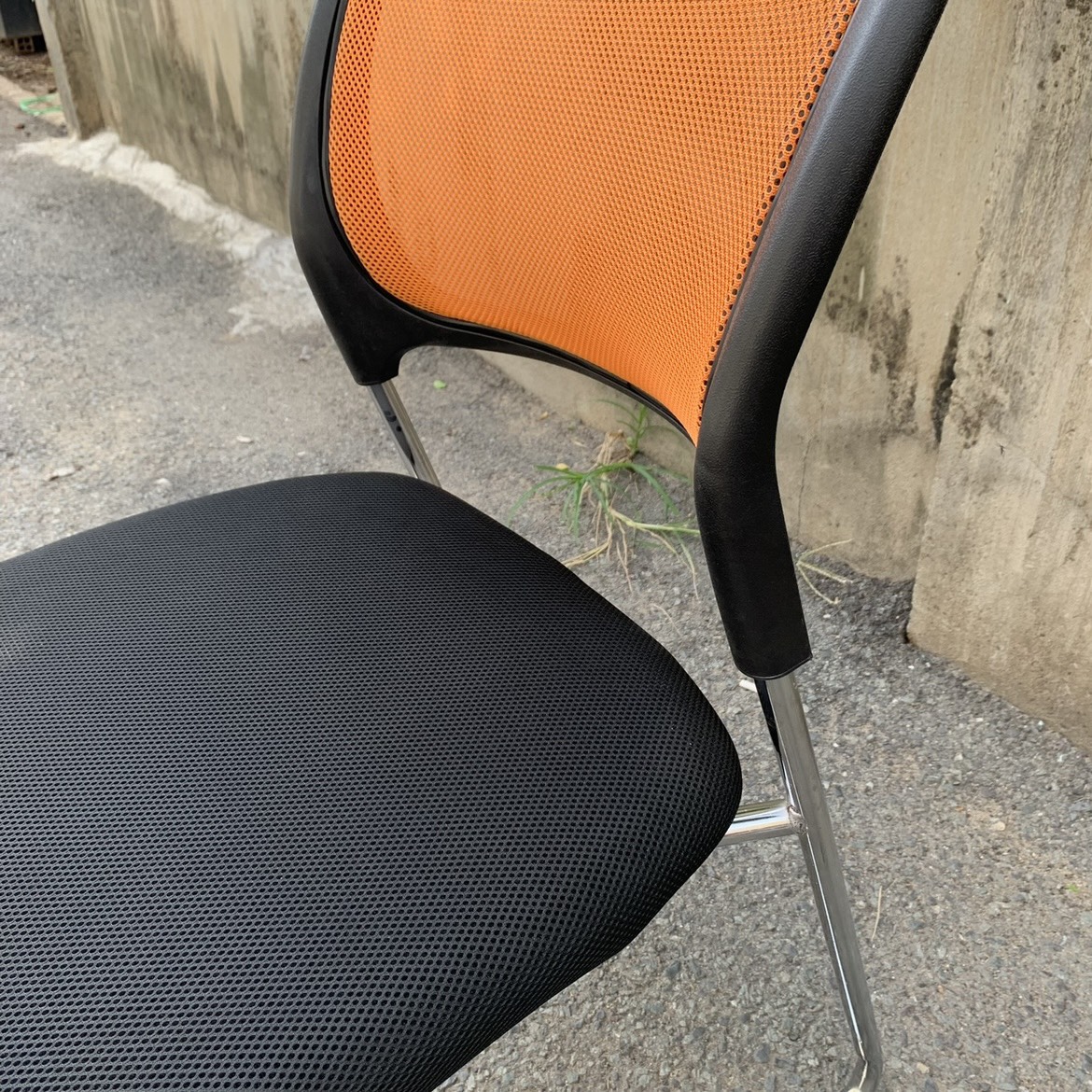 ghe-quy-van-phong2011 Ghế Chân Quỳ Lưới Không Tay Màu Cam