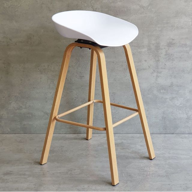 ghe-bar-lung-nhua-chan-sat-5 (1)